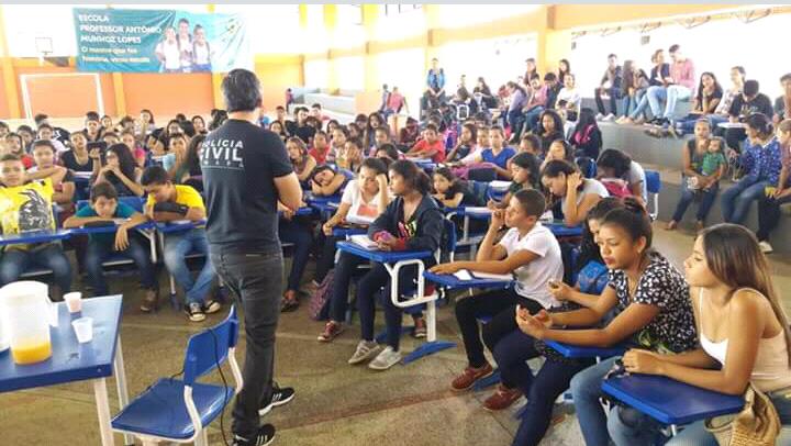 Polícia Civil/DTE realiza palestra em Escola no Macapaba